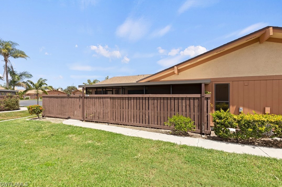 6347 Royal Woods Dr, Fort Myers, FL 33908-6143