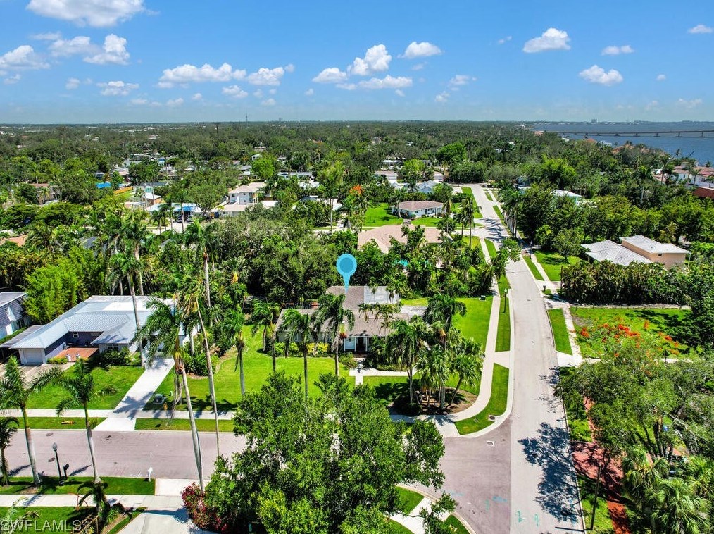 1214 Canterbury Dr, Fort Myers, FL 33901-8761
