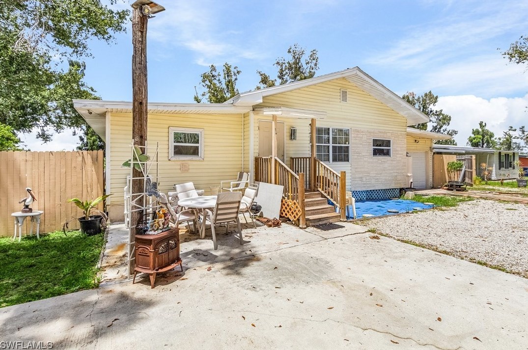 2767 Winona Dr, Fort Myers, FL 33917-1843