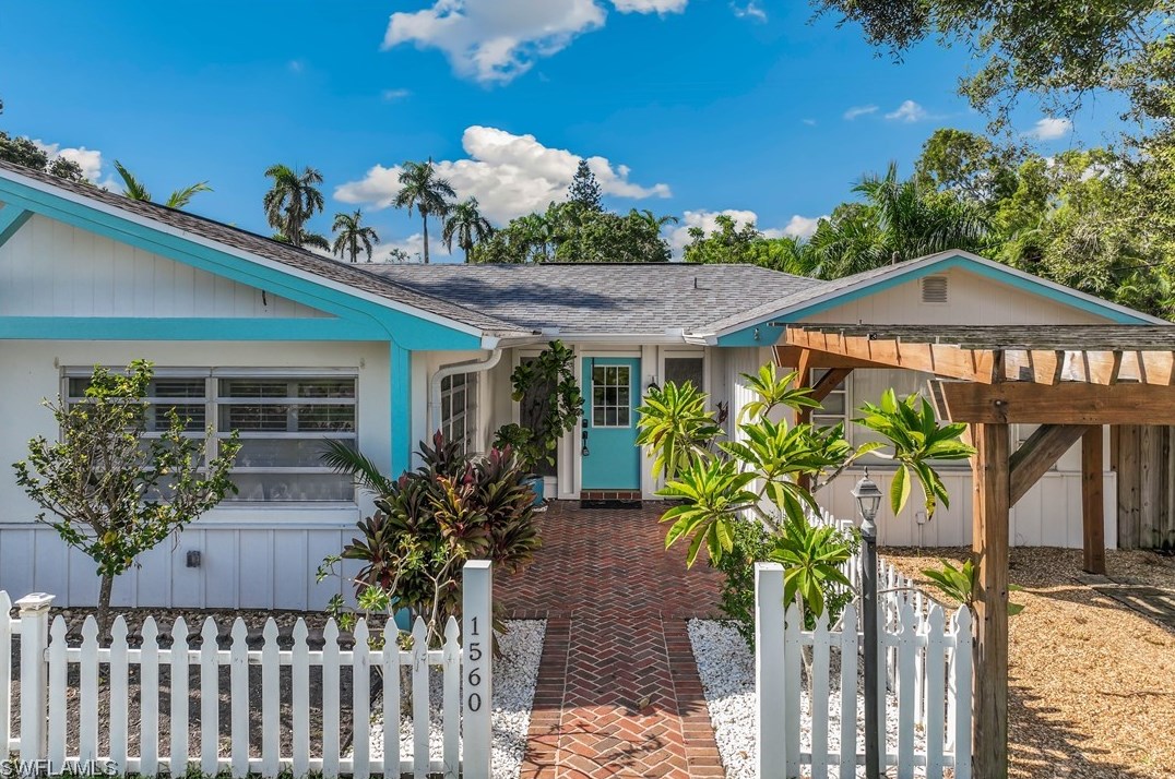1560 Maravilla Ave, Fort Myers FL  33901-6857 exterior