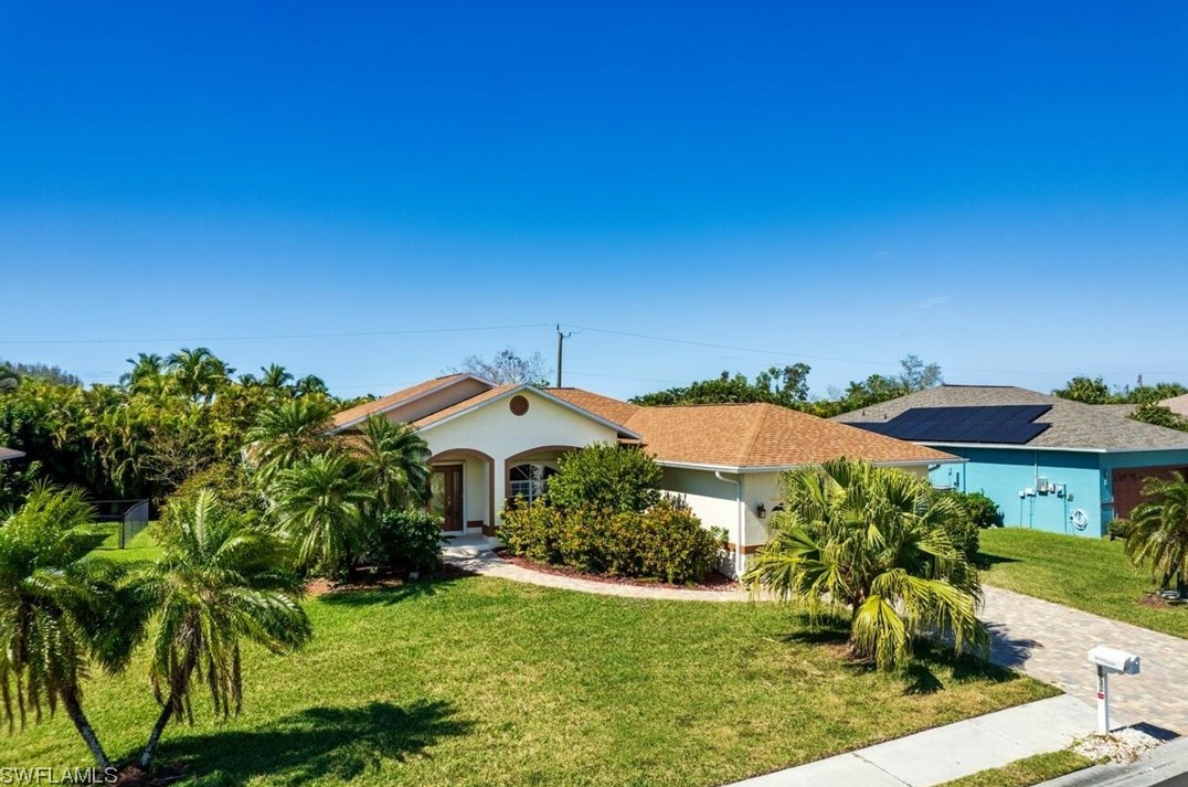 8932 Bracken Way, Fort Myers FL  33908-3635 exterior