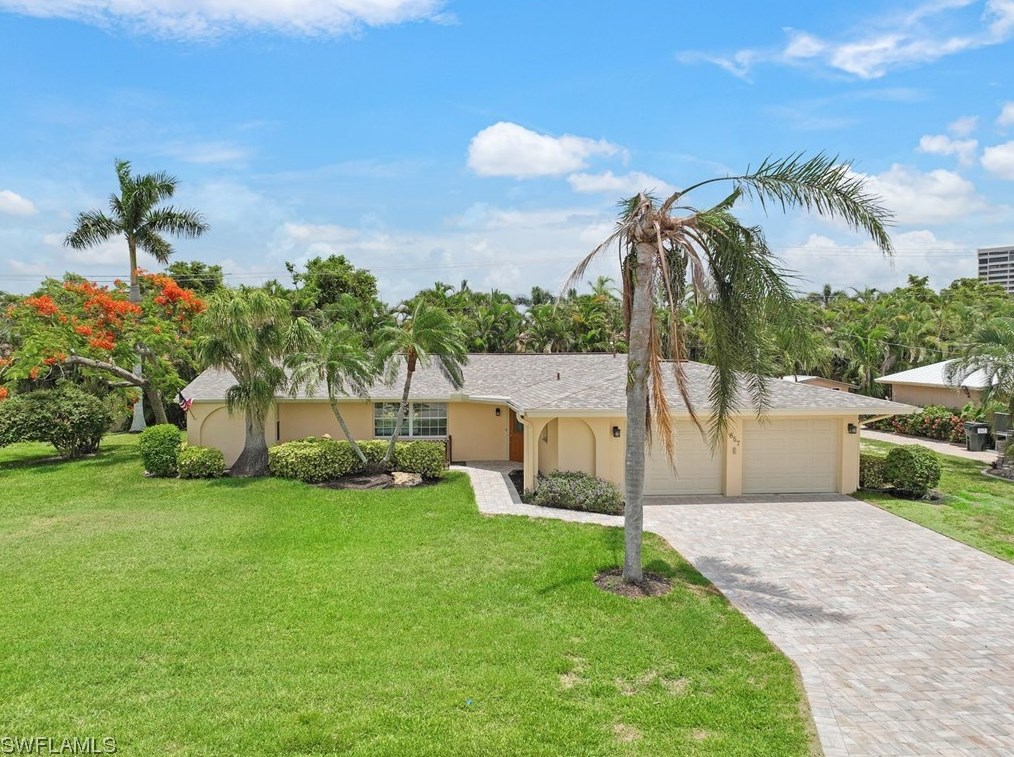 857 Town And River Dr, Fort Myers, FL 33919-5911