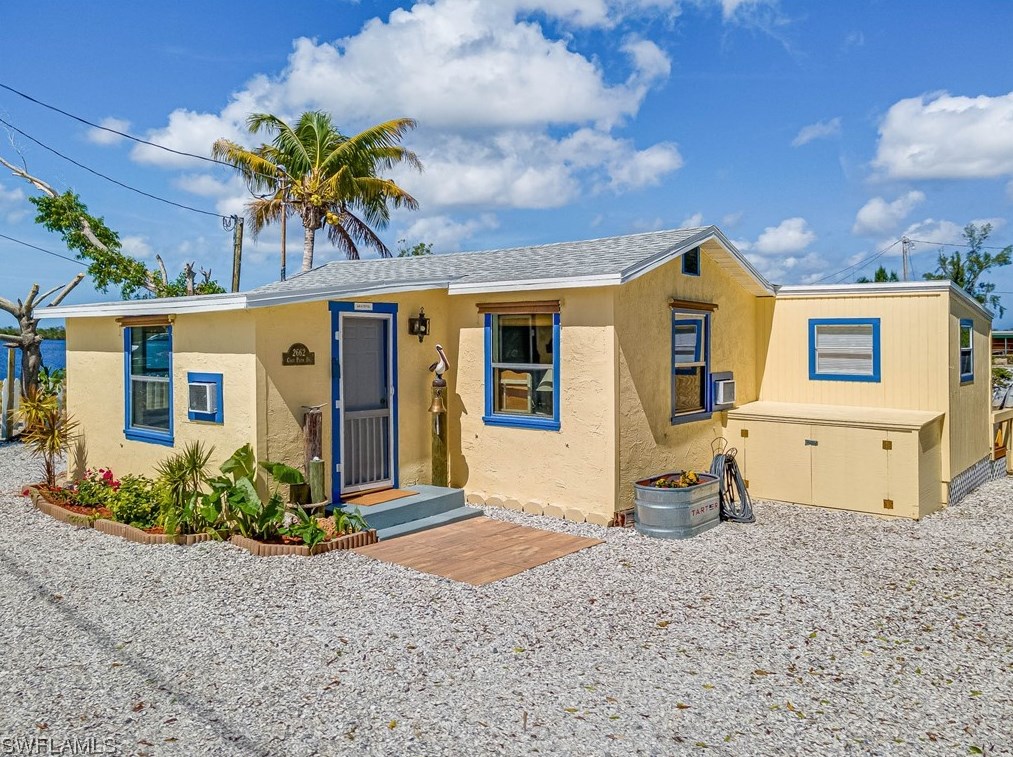 2662 Coco Plum Dr, Cape Coral, FL 33993-9711