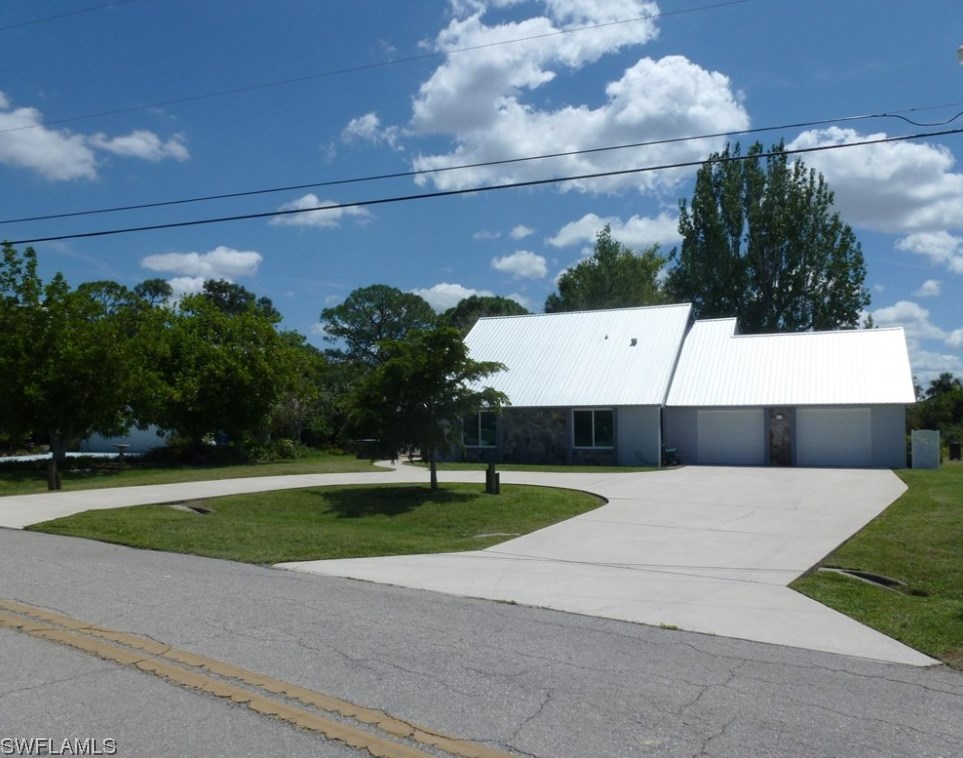 216 Mariana Ave, Fort Myers, FL 33903-5520