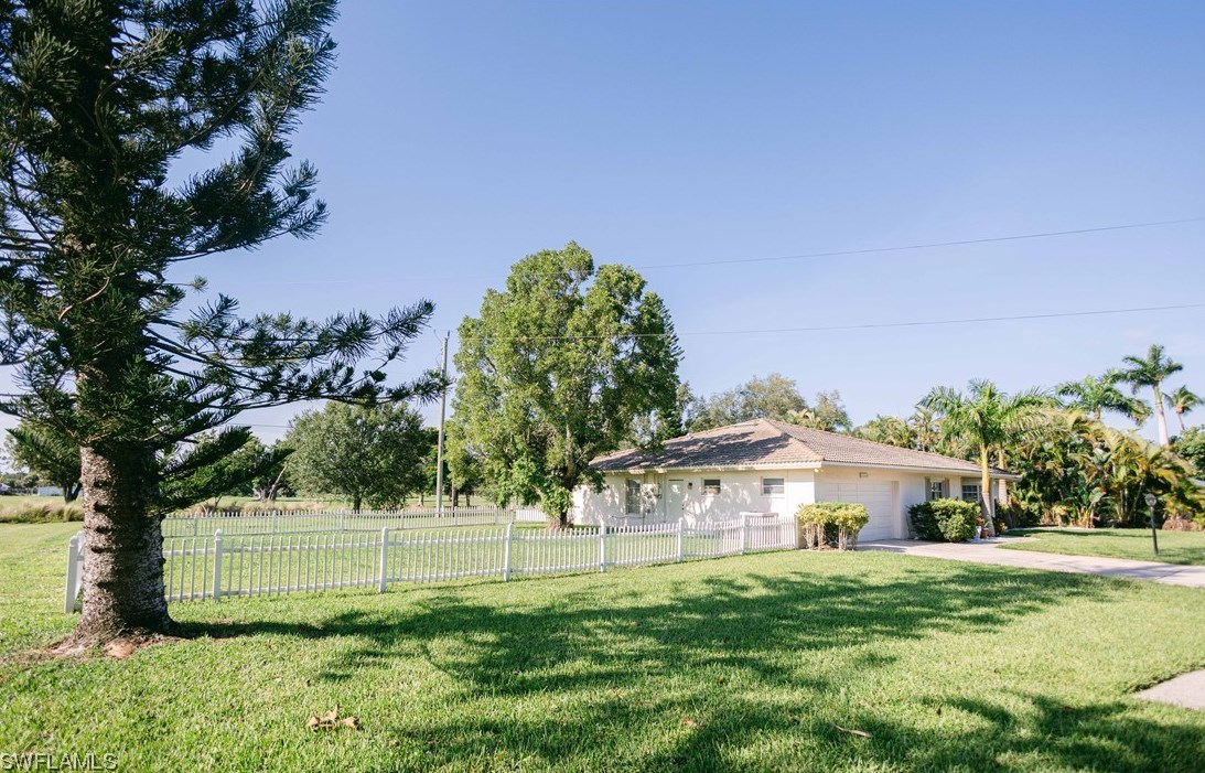 1580 Olmeda Way, Fort Myers, FL 33901-6820