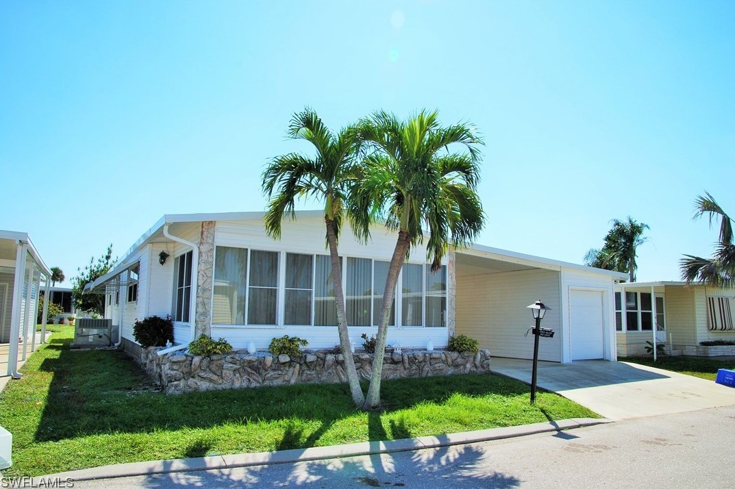559 Hogan Dr, Fort Myers, FL 33903-2610