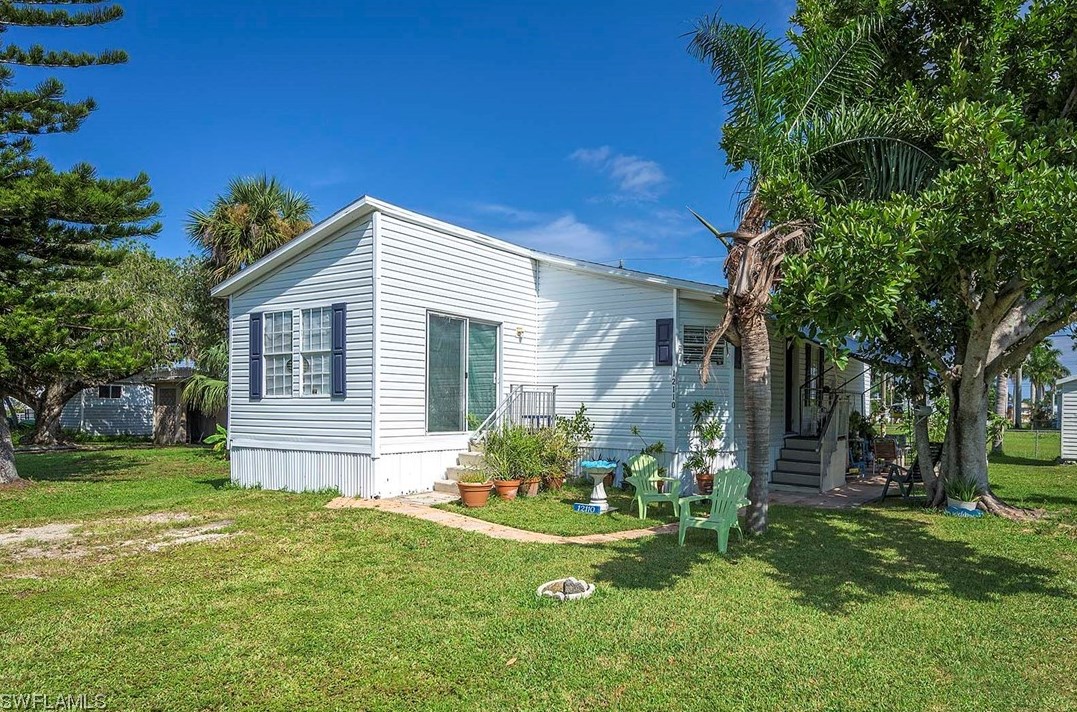 12110 Hibiscus Dr, Fort Myers, FL 33908-2404