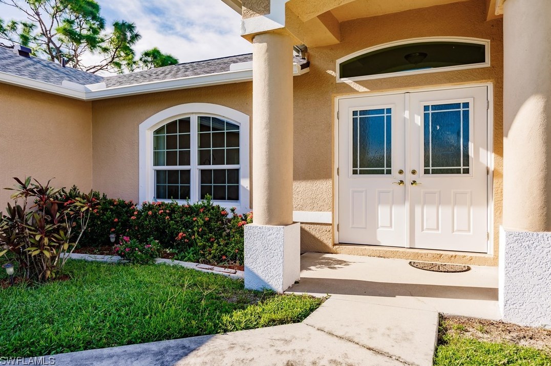 1237 20th St, Cape Coral, FL 33990-5519