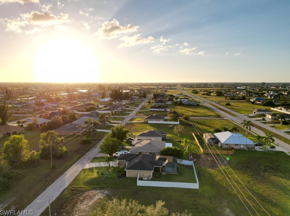 2700 7th Ter, Cape Coral FL  33993-6435 exterior