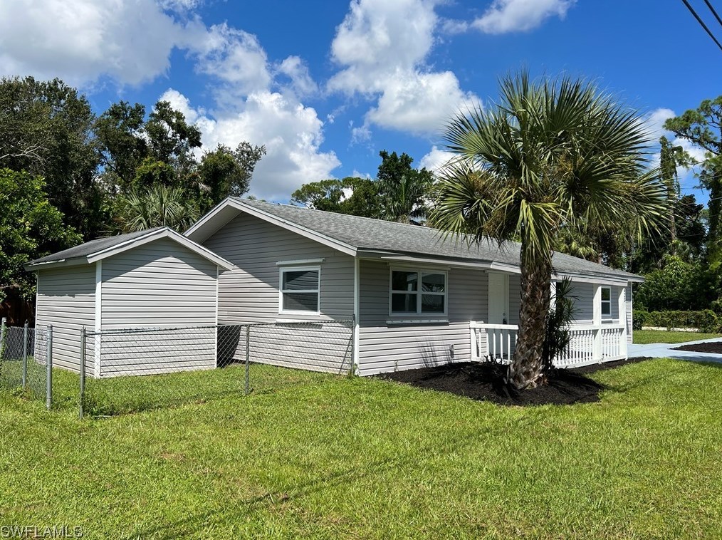 423 State St, Fort Myers, FL 33903-3344