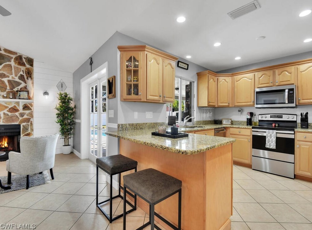 2006 13th St, Cape Coral FL  33990-4801 exterior