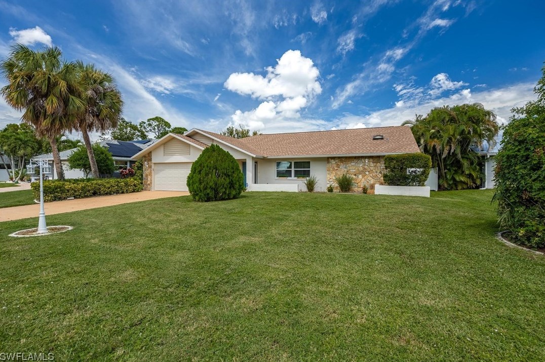 8410 Aqua Cove Ln, Fort Myers FL  33903-4377 exterior