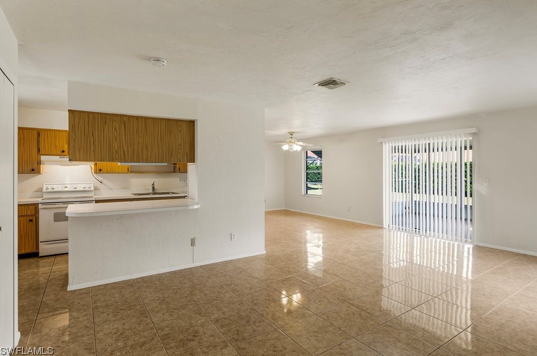 2121 Academy Blvd, Cape Coral, FL 33990-2562