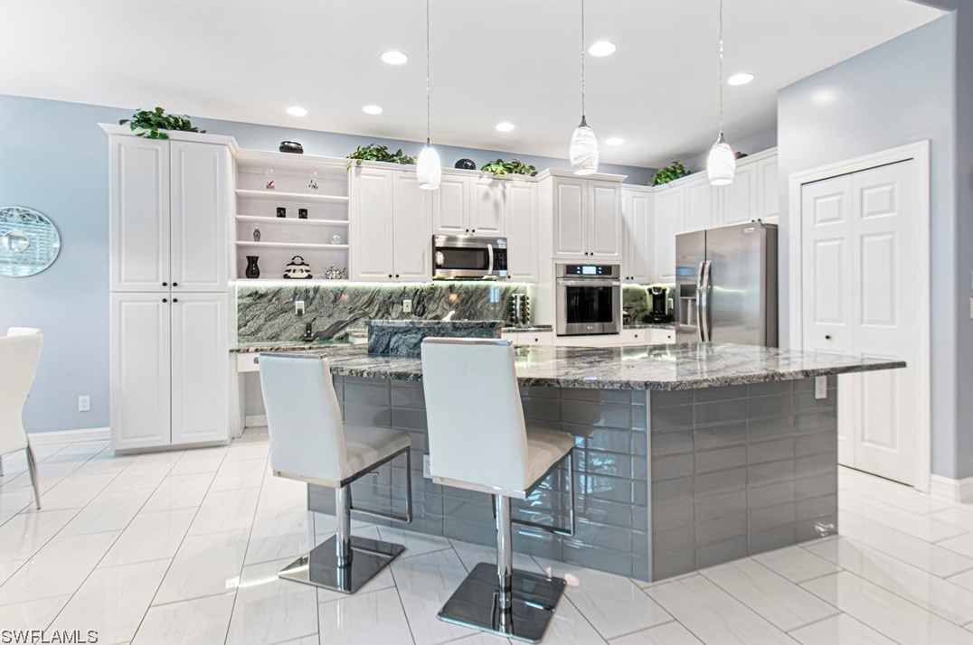 10508 Bella Vis Dr, Fort Myers FL 33913-7005 exterior