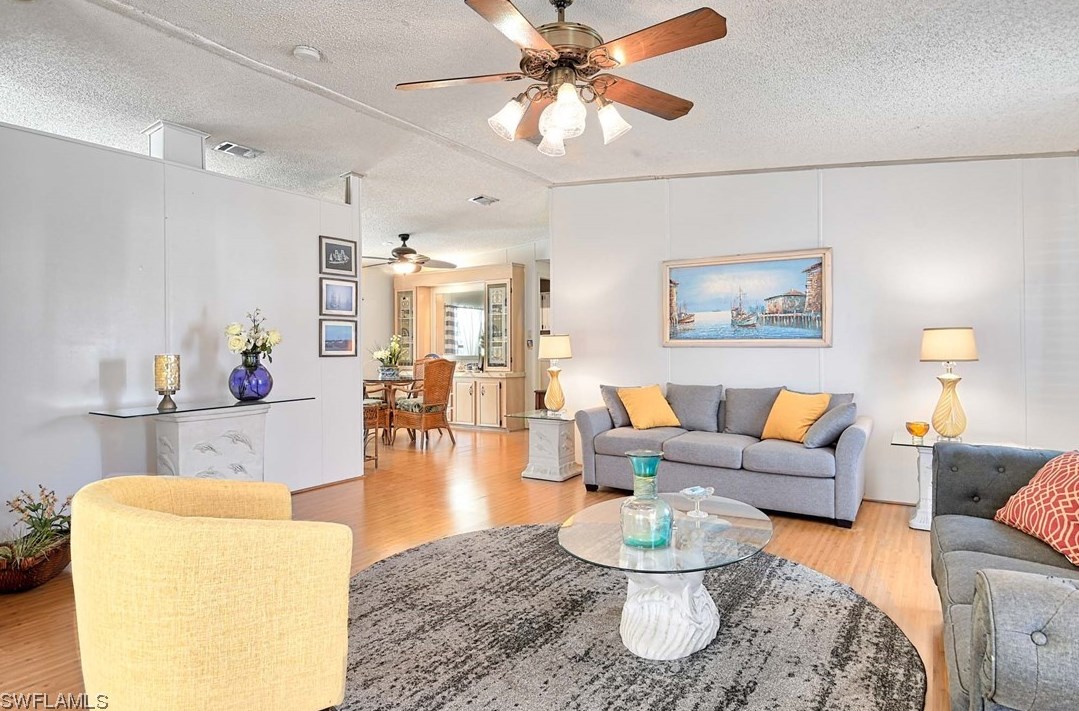9825 Creekwood Ln, Fort Myers, FL 33905-5114