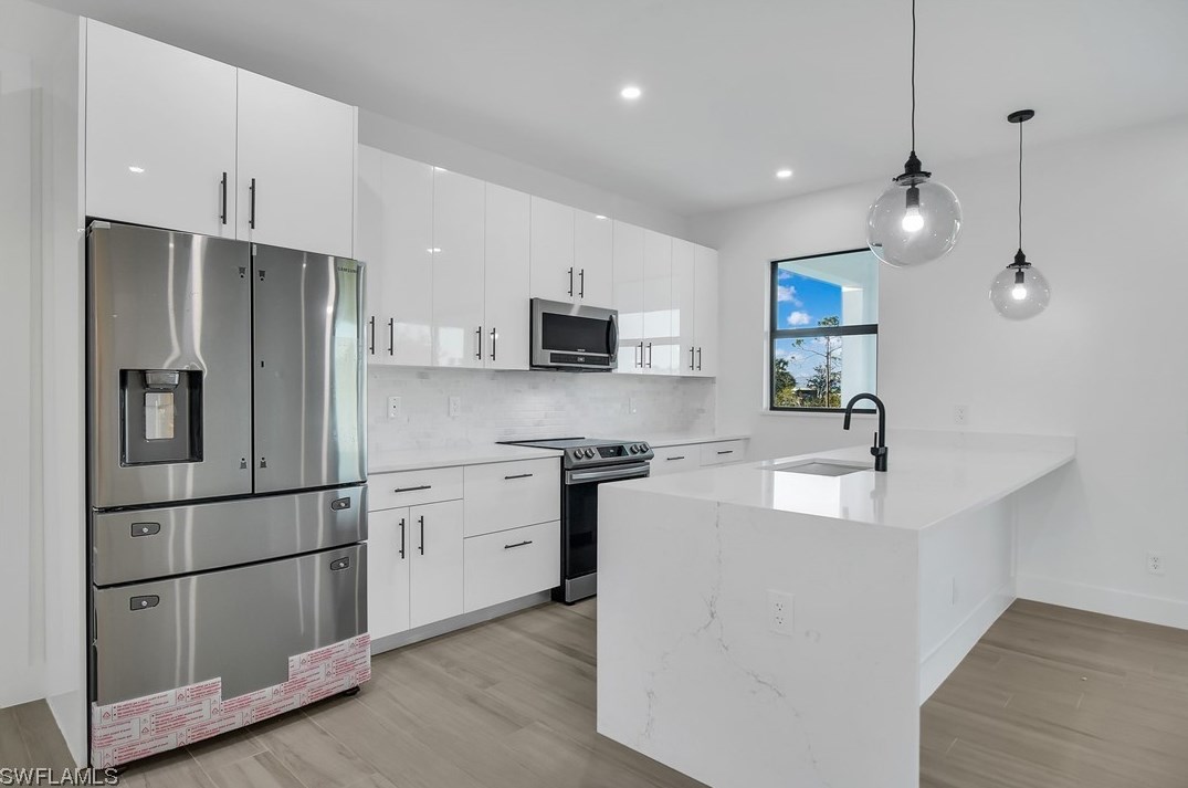 1908 24th Ave, Cape Coral FL  33909-4687 exterior