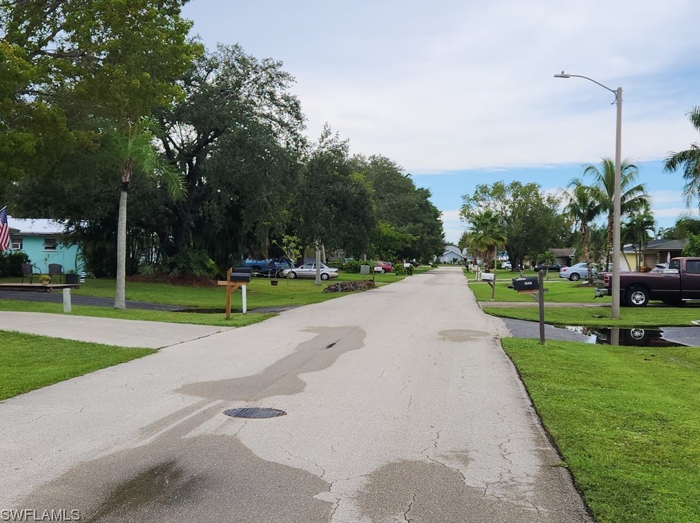 1666 Hermitage Rd, Fort Myers, FL 33919-6409