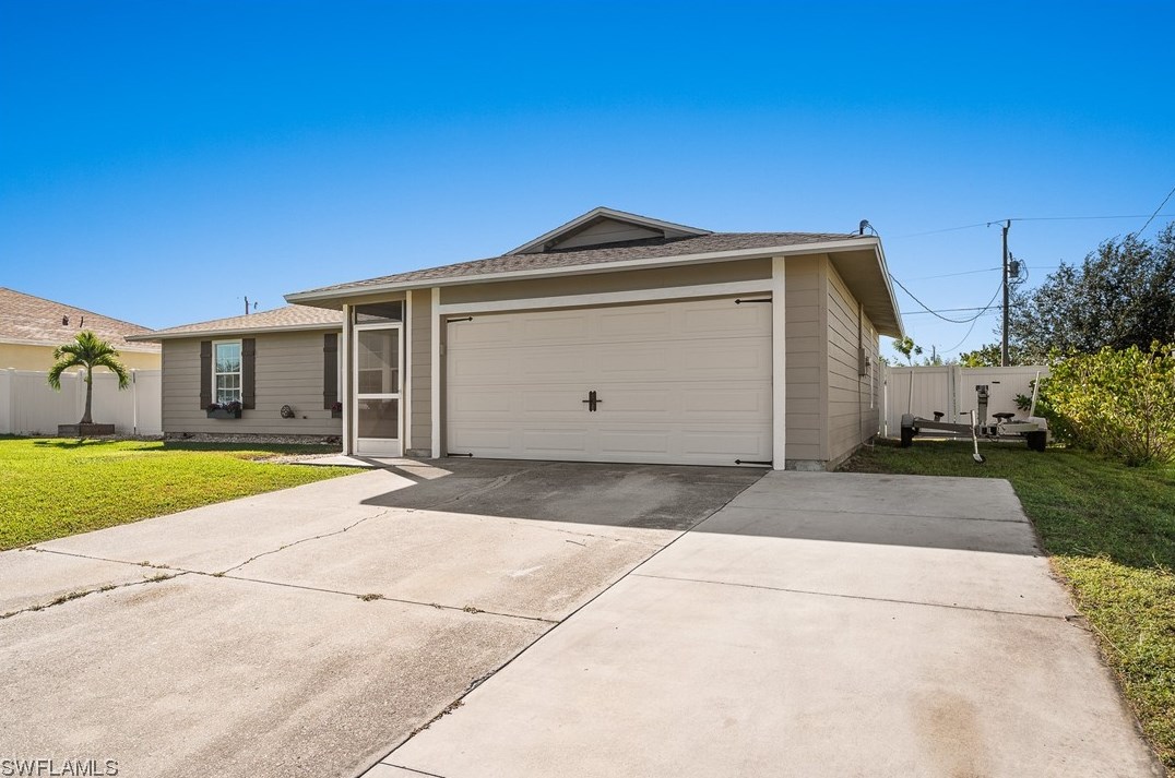 114 12th Ln, Cape Coral, FL 33909-1238