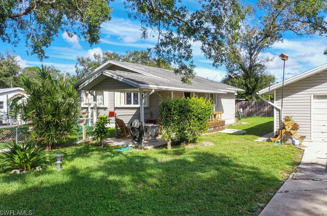 562 Clark St, Fort Myers, FL 33903-3312