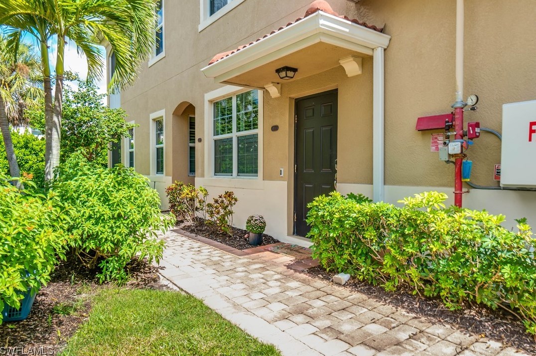 8551 Oakshade Cir, Fort Myers, FL 33919