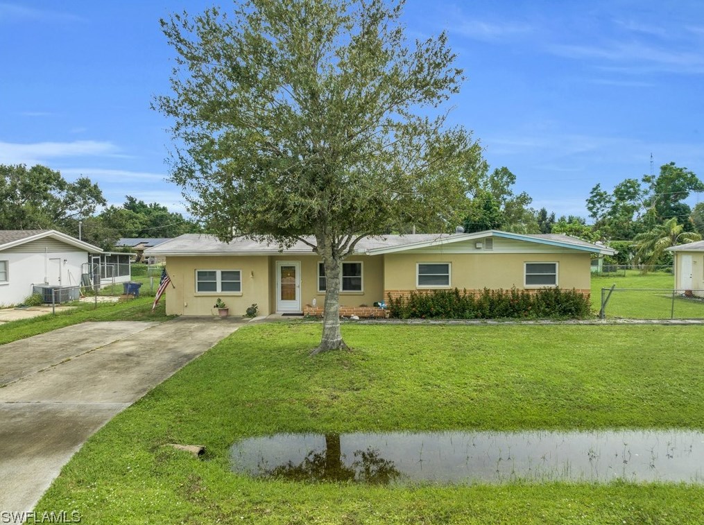 161 Crescent Lake Dr, Fort Myers, FL 33917-4146