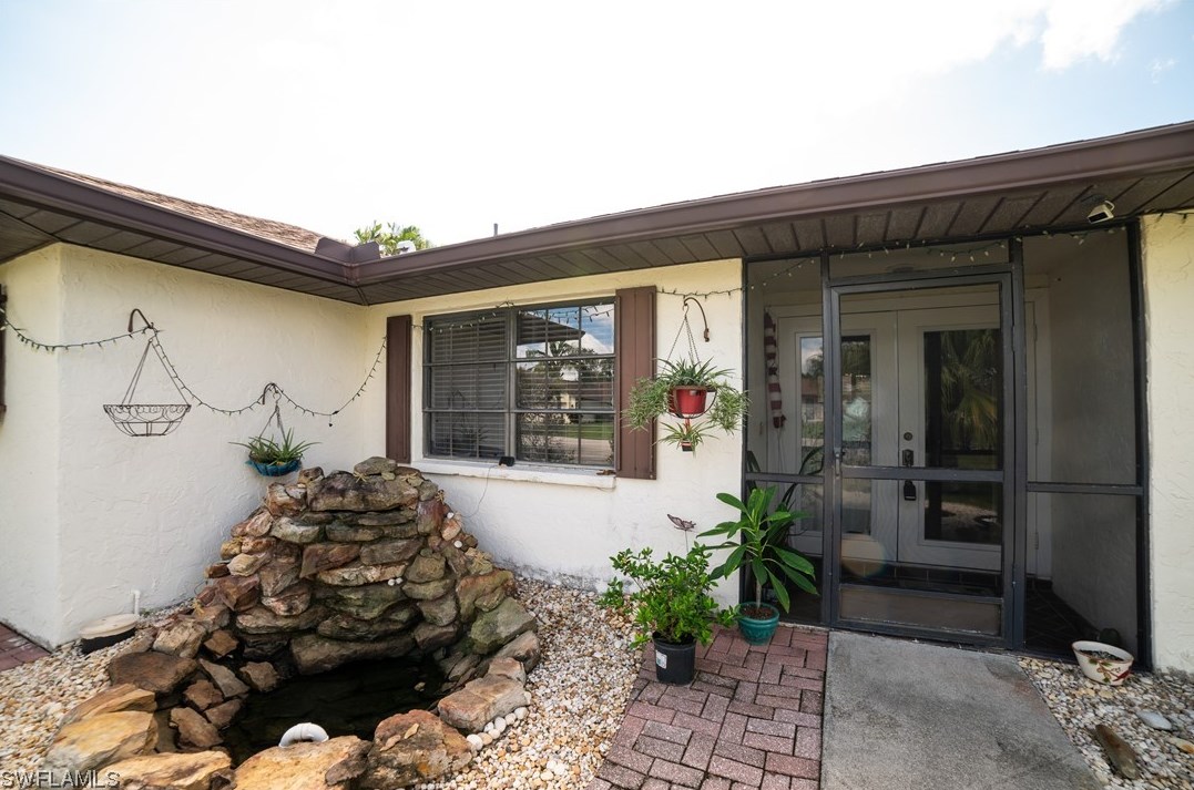 1910 8th St, Cape Coral, FL 33990-1627