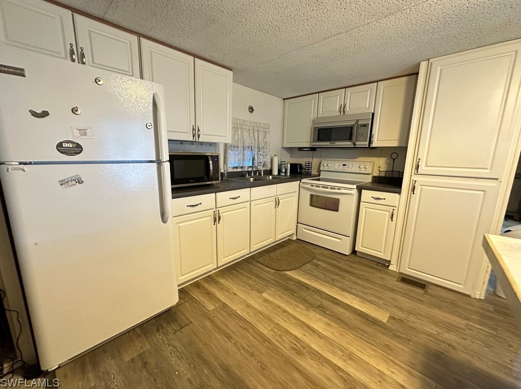 157 Chisholm Trl, Fort Myers, FL 33917-3059