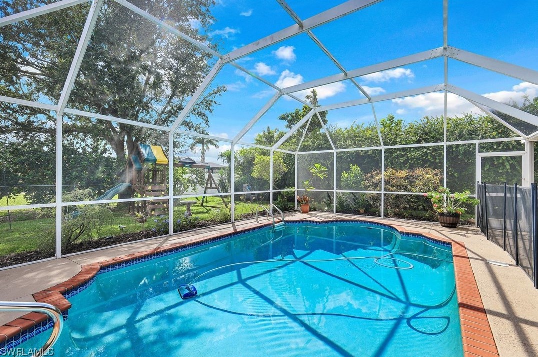 1414 28th Ter, Cape Coral, FL 33904-3917