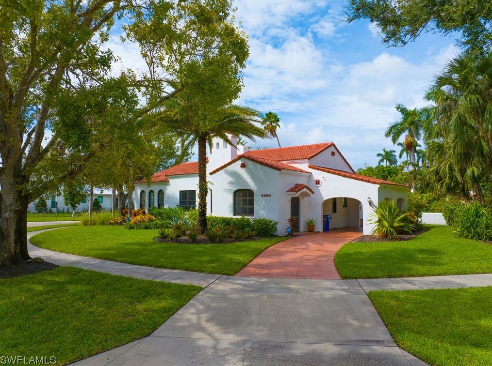 1376 Barcelona Ave, Fort Myers, FL 33901