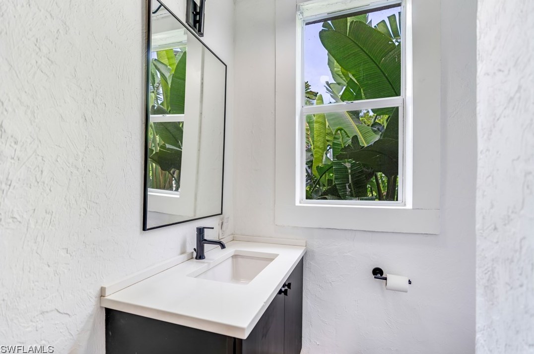 1376 Barcelona Ave, Fort Myers FL  33901-6625 exterior