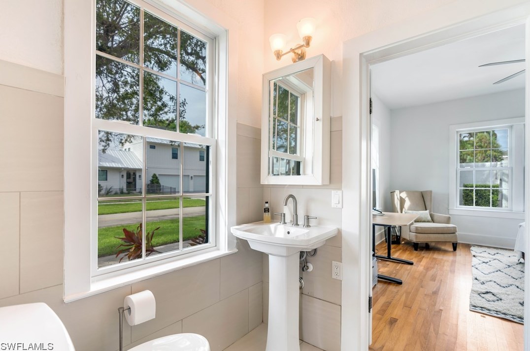 1376 Barcelona Ave, Fort Myers FL  33901-6625 exterior