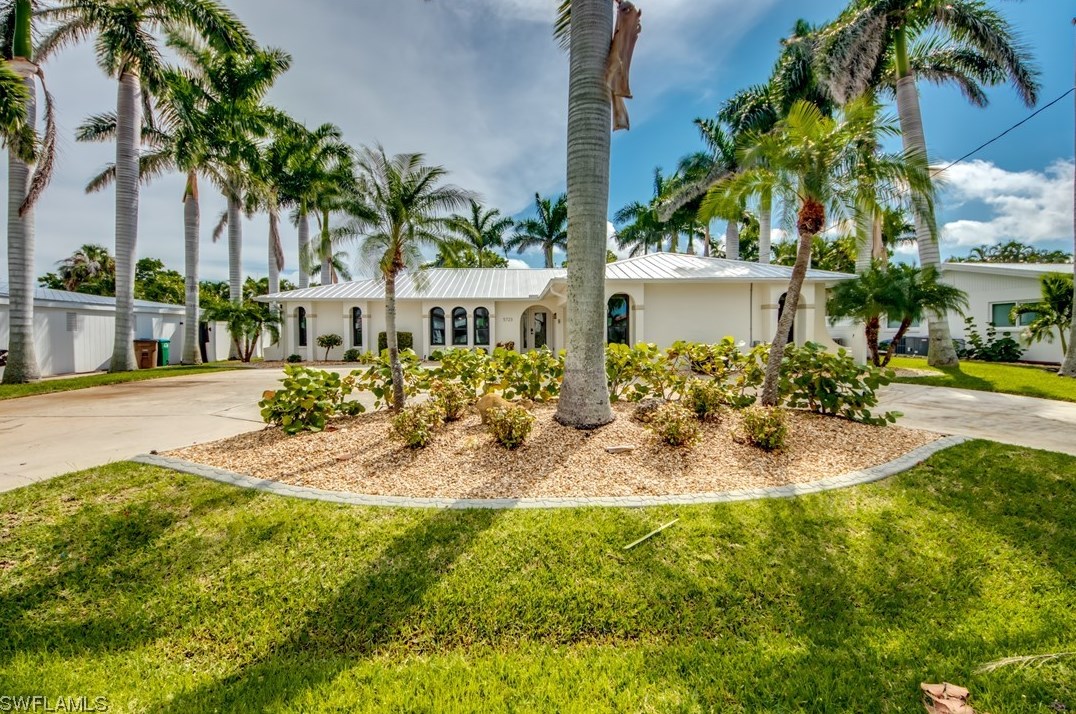 5723 Flamingo Dr, Cape Coral, FL 33904-5930