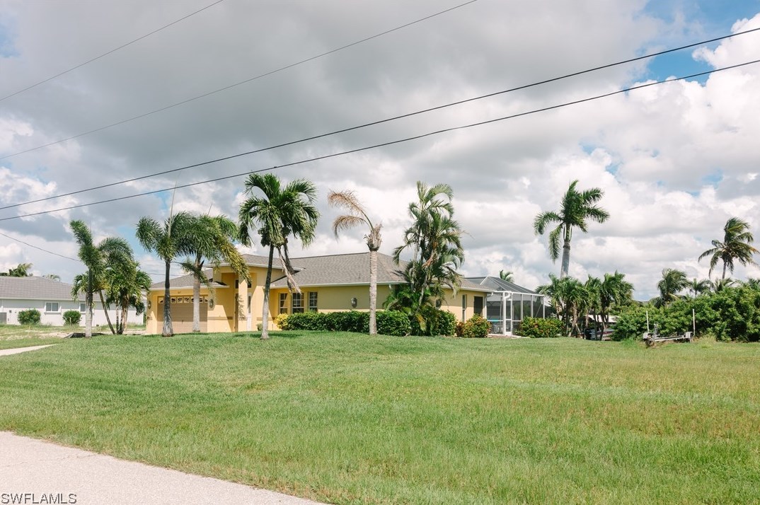 519 36th Pl, Cape Coral, FL 33993-5594