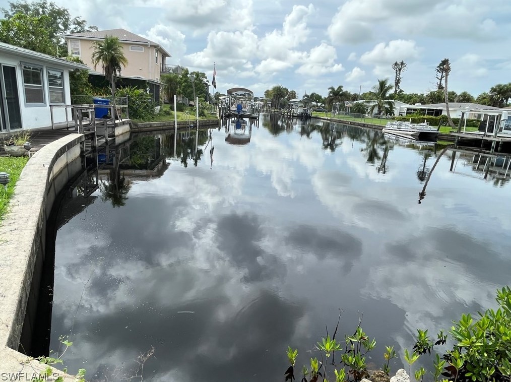 8141 Cleaves Rd, Fort Myers, FL 33903-4328