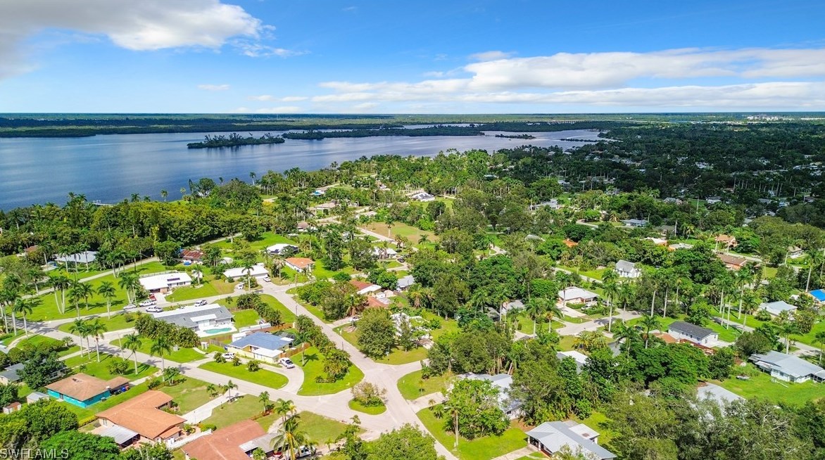 107 Palm Tree Ln, Fort Myers, FL 33905-2846