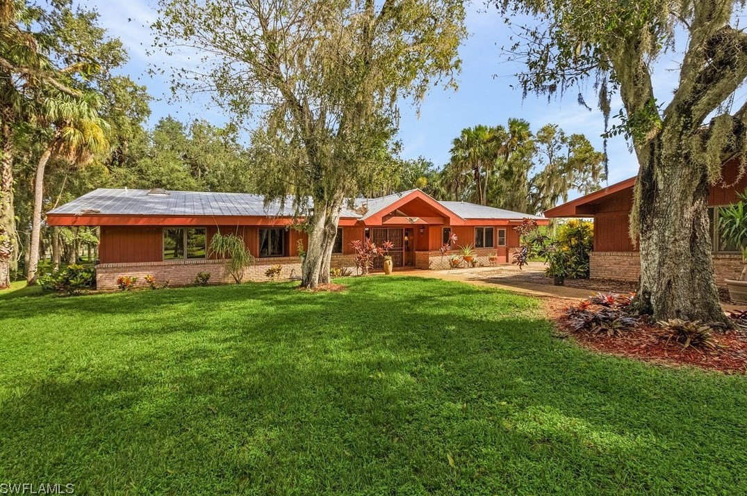 2221 Herzog Rd, Alva, FL 33920-3816