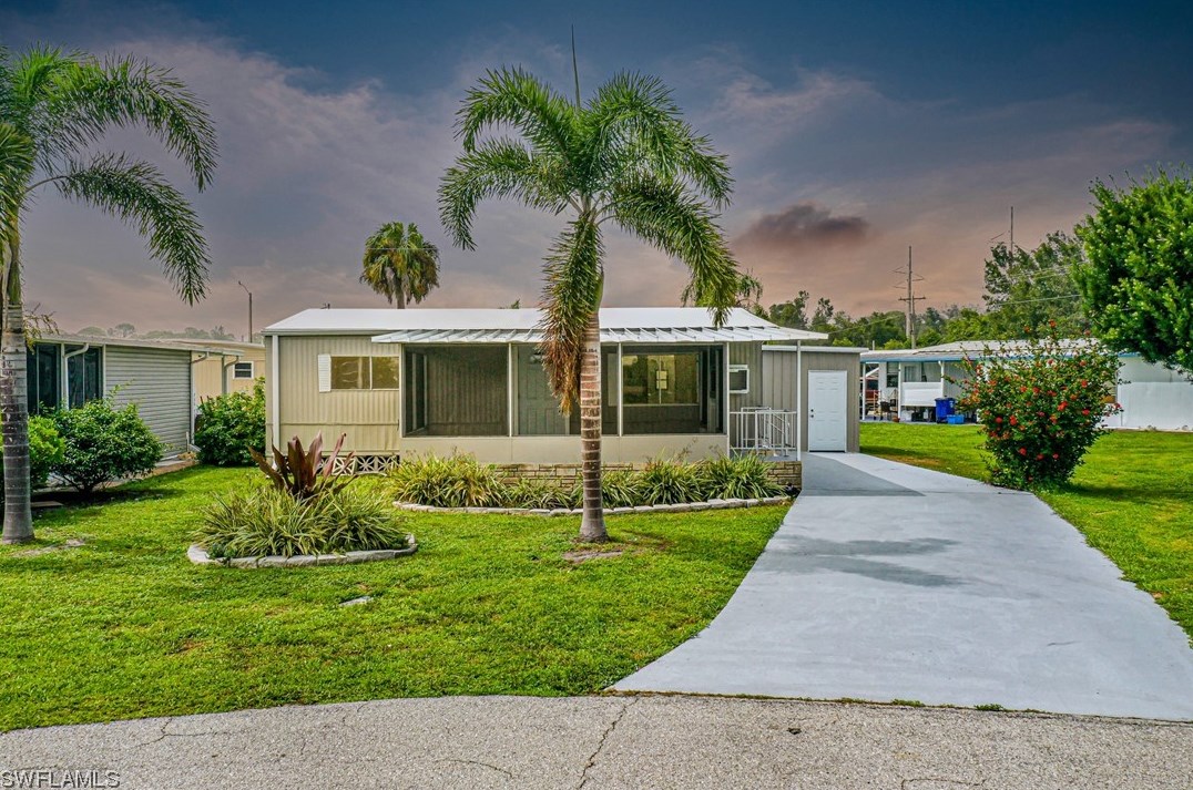 521 Pine Tree Ct, Fort Myers, FL 33917-7414