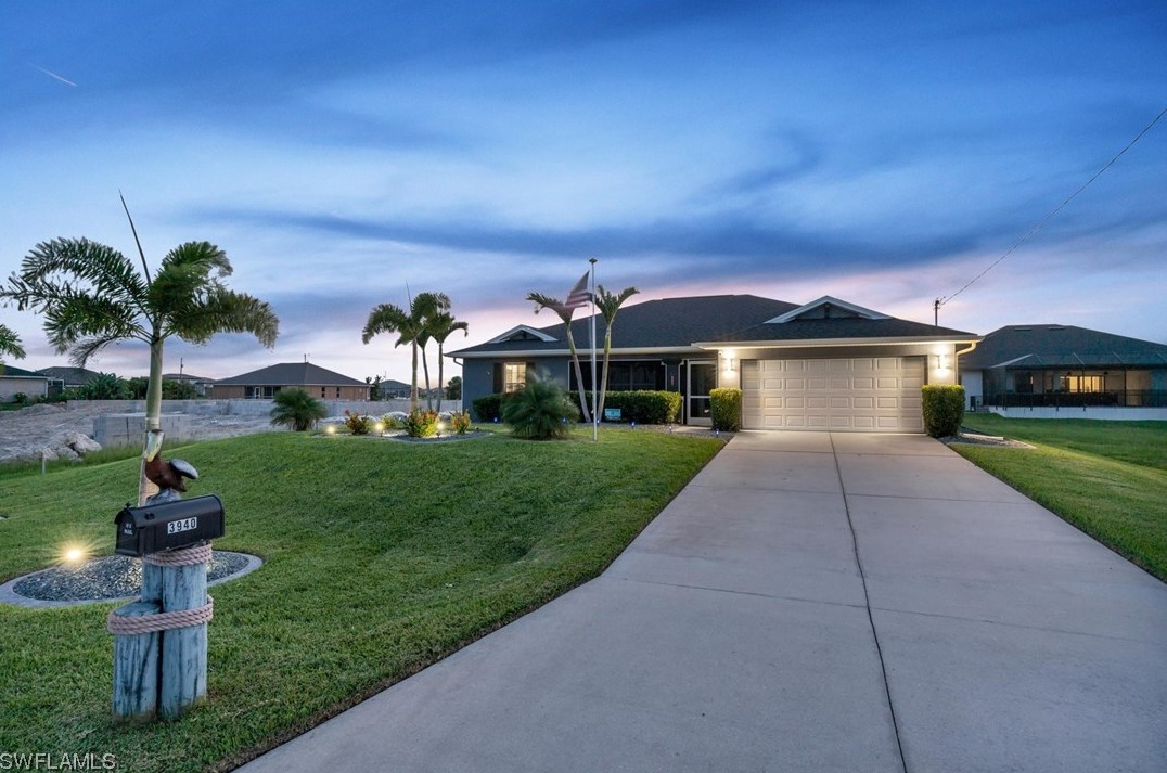 3940 41st Pl, Cape Coral FL  33993-7933 exterior