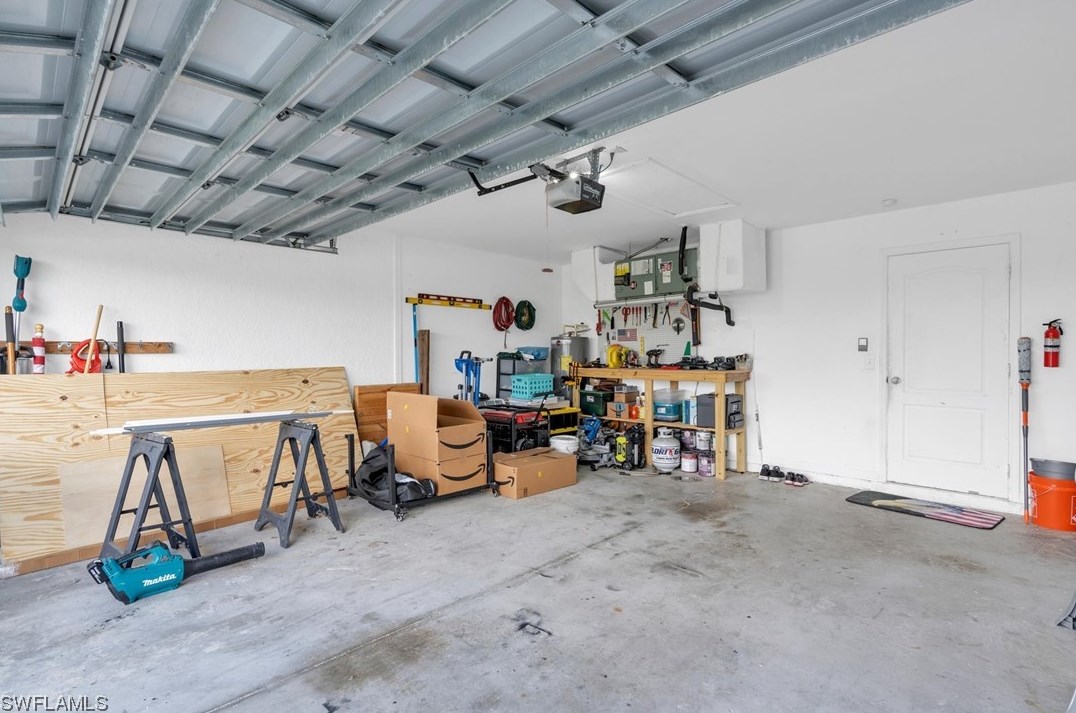 3940 41st Pl, Cape Coral FL  33993-7933 exterior