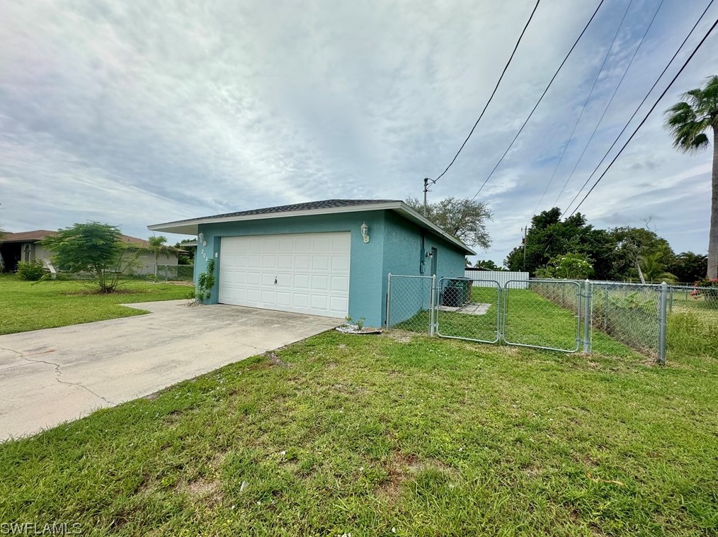 208 Se 4th Pl, Cape Coral, FL 33990