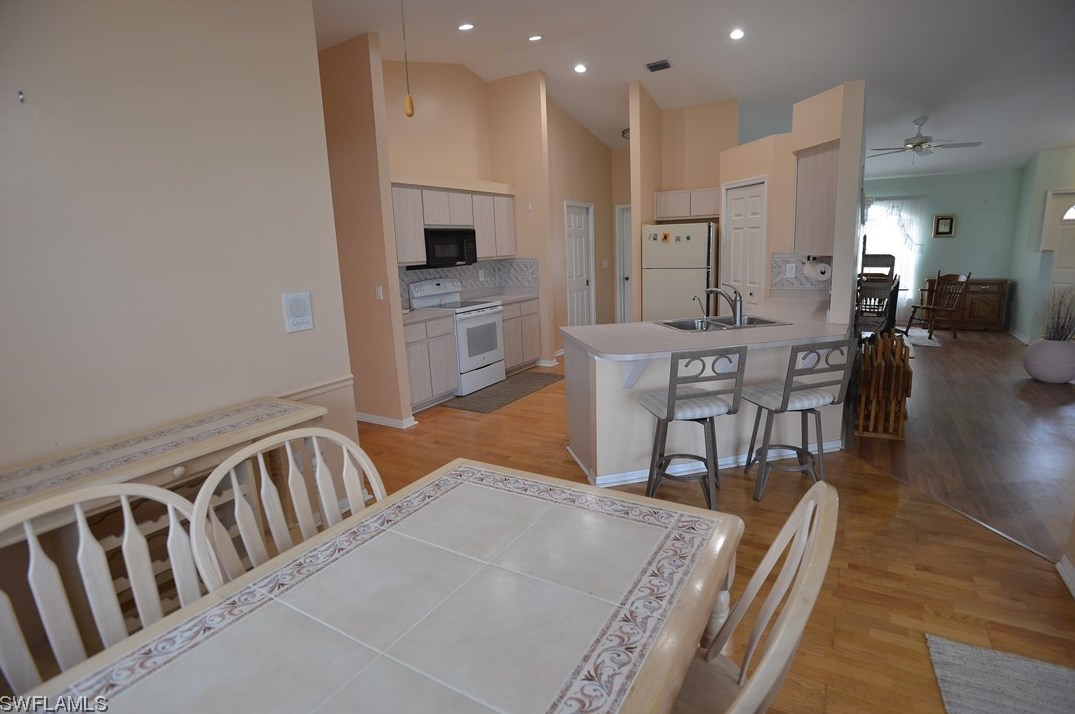 1415 40th Ter, Cape Coral FL  33914-5616 exterior