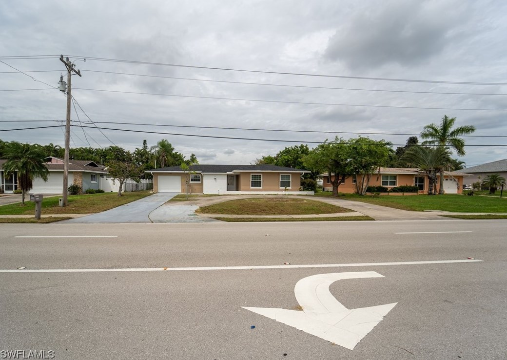 4160 Country Club Blvd, Cape Coral, FL 33904