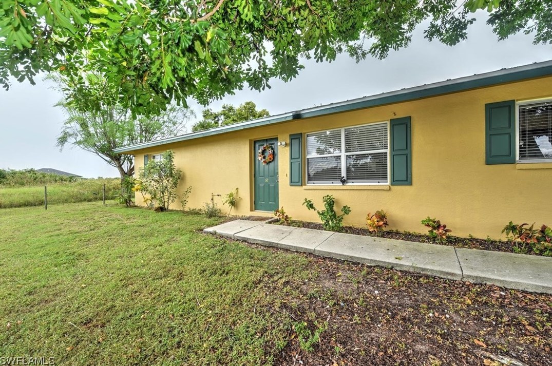 3076 Briarwood Cir, Labelle, FL 33935-5346