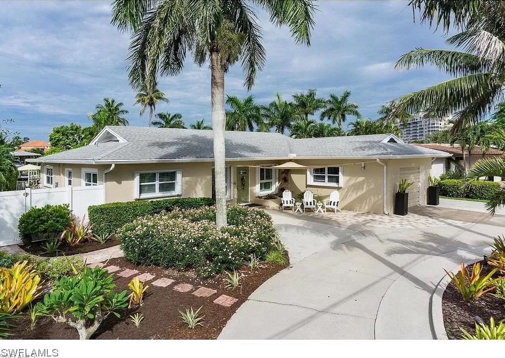 121 Estrellita Dr, Fort Myers Beach, FL 33931