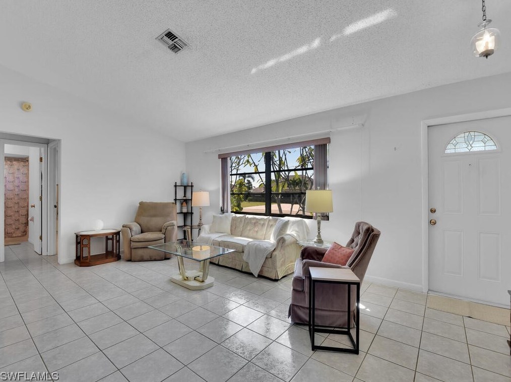 533 Se 4th St, Cape Coral, FL 33990