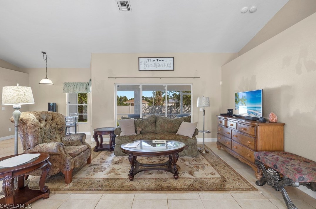 3701 47th Ln, Cape Coral FL  33993-7348 exterior
