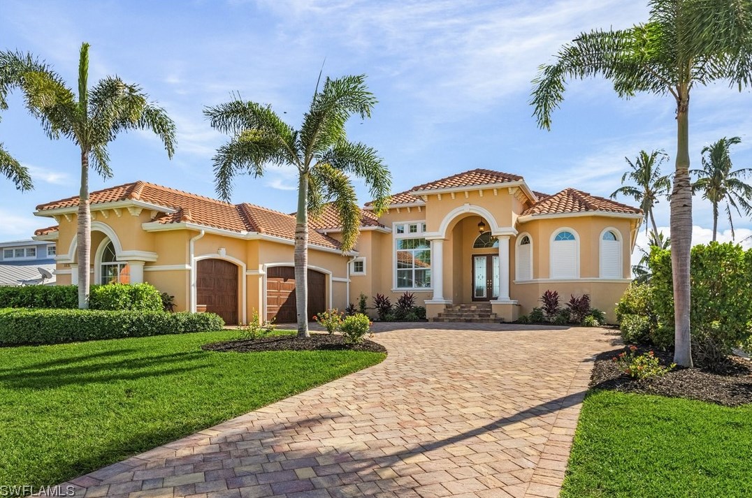 1036 Dolphin Dr, Cape Coral, FL 33904-5975