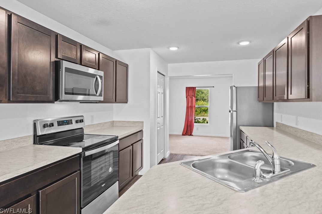 428 Piedmont St, Lehigh Acres, FL