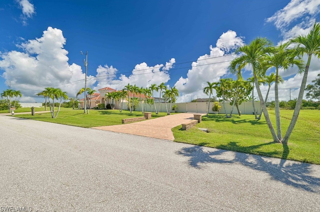 420 9th St, Cape Coral, FL 33990-0015