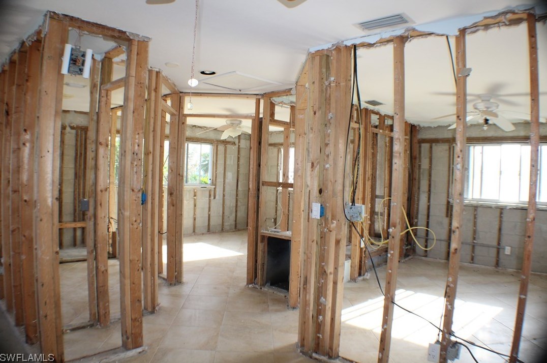 32 Fairview Blvd, Fort Myers Beach FL  33931-4565 exterior